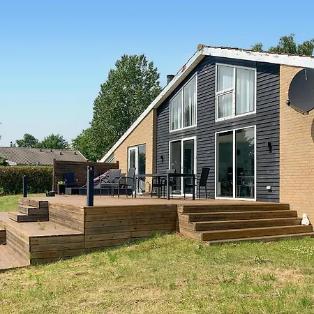 בית נופש In With Sauna