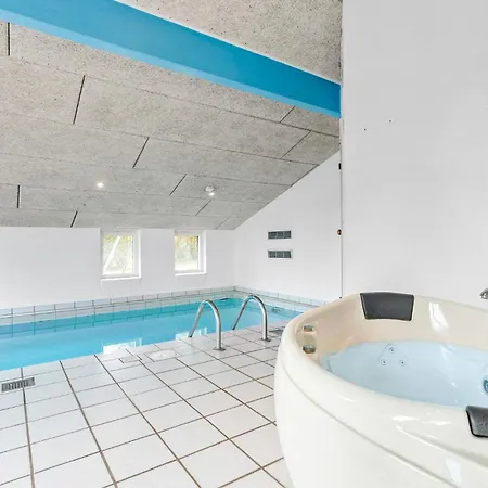 Dom wakacyjny In With Sauna Ebeltoft
