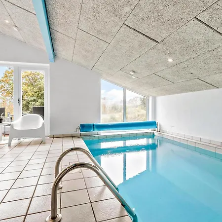 בית נופש In With Sauna