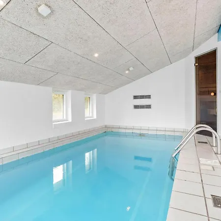 בית נופש In With Sauna